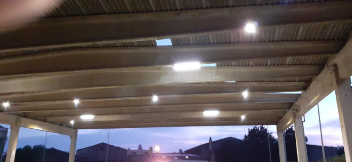 Tamponi all'ex autoparco, installati led per illuminazione: Cgil, "luogo più dignitoso" - Luci installate all'ex autoparco