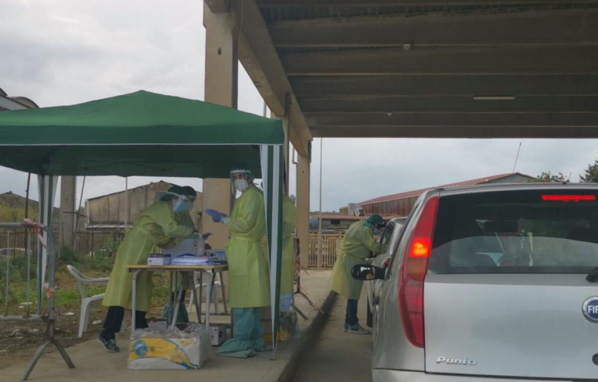 Il numero di contagi sfiora quota 700, altri 28 casi di positività - 