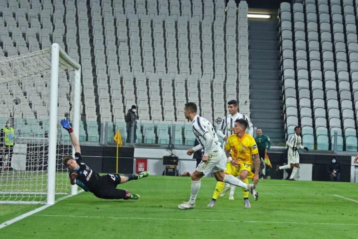 Ronaldo affonda il Cagliari, la Juve vince ed è seconda - 