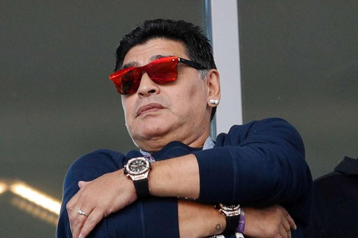 Feretro Maradona alla Casa Rosada, prime visite familiari e compagni - 