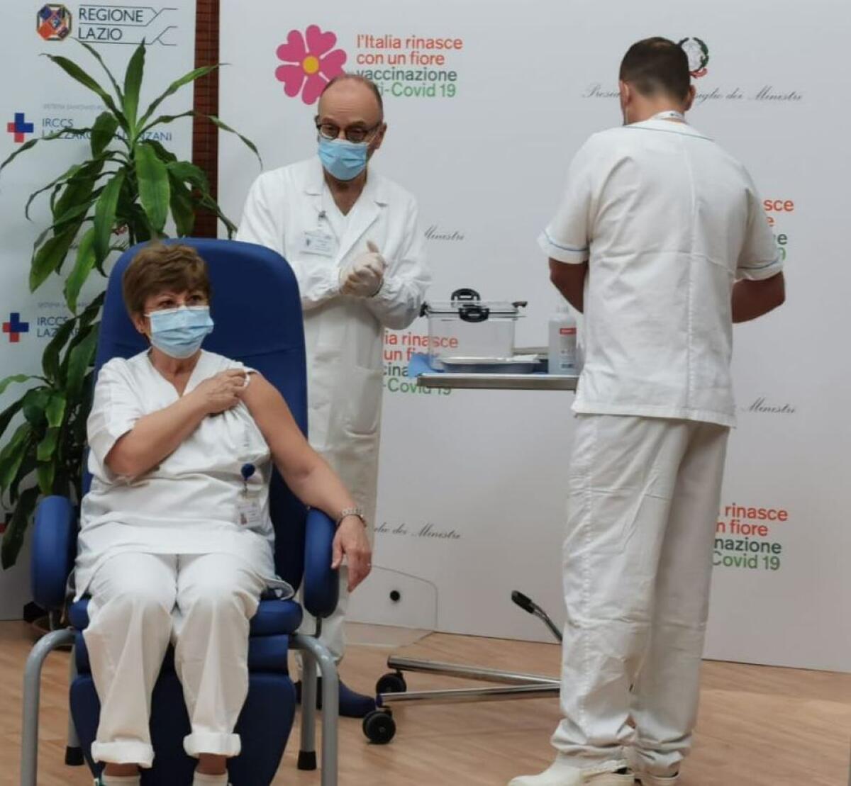 Vaccino-day, somministrate prime dosi allo Spallanzani - 
