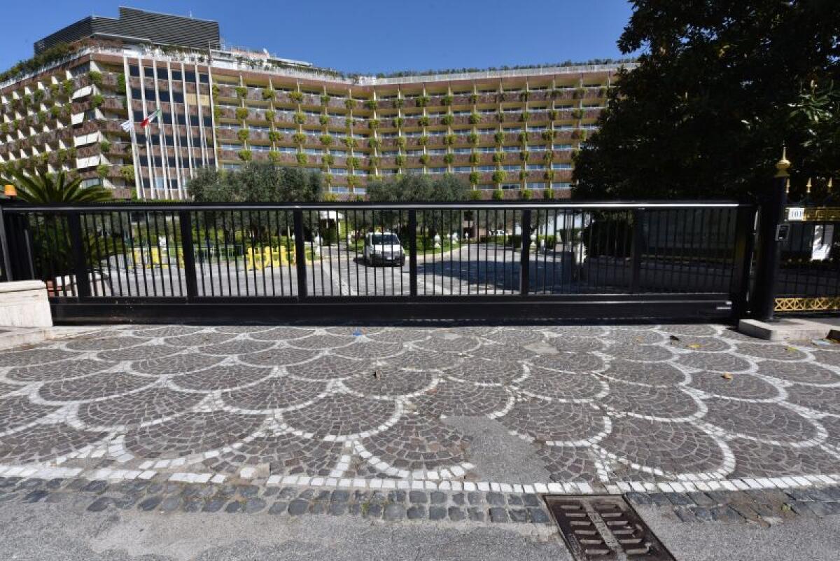 Turismo, presenze dimezzate negli esercizi ricettivi - 