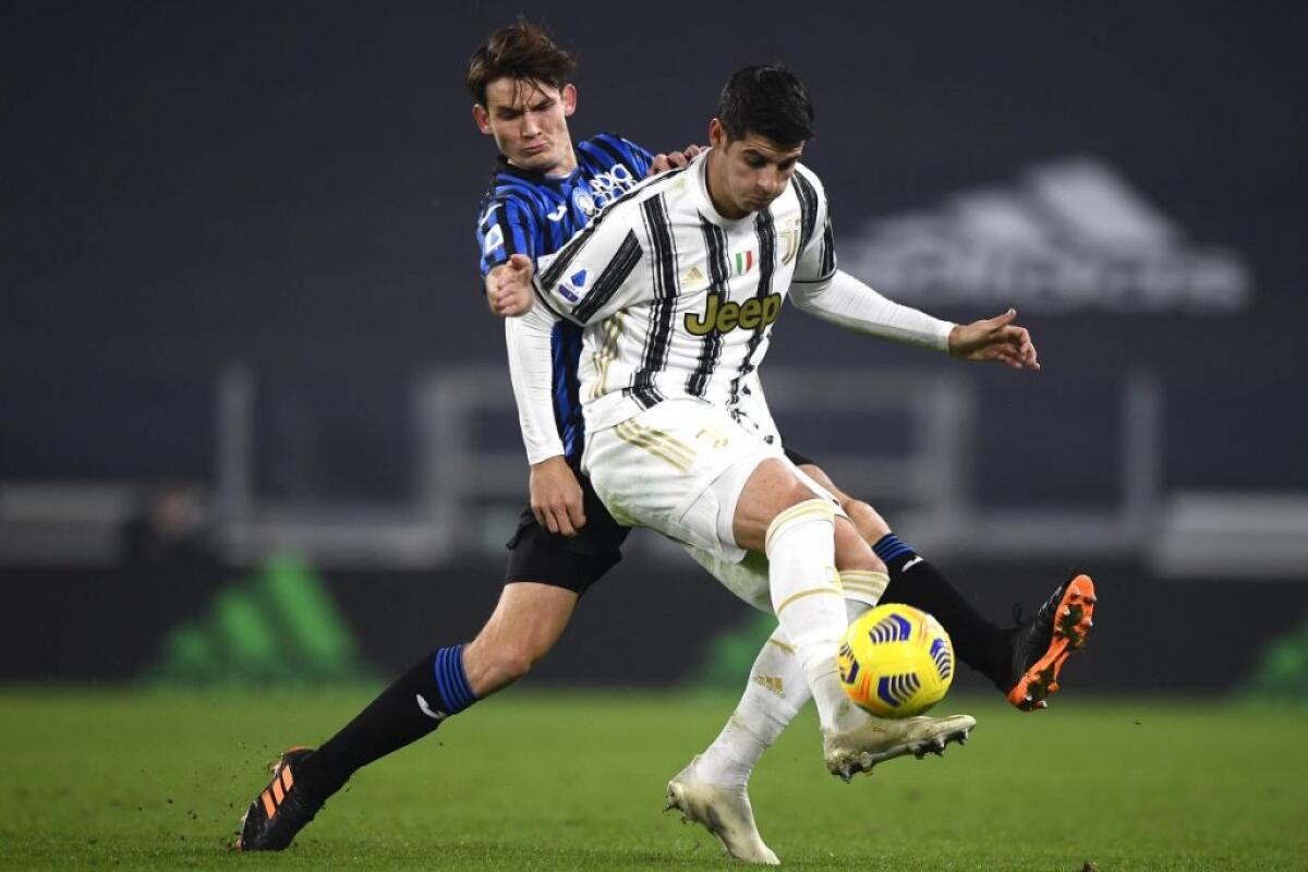 Freuler risponde a Chiesa e CR7 sbaglia penalty, Juve-Atalanta 1-1 - 