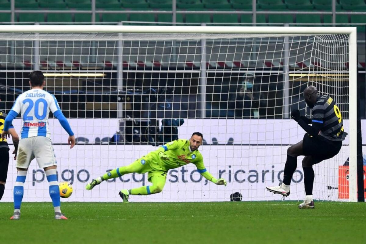 Pari Milan ma resta primo, Inter batte Napoli e va a -1 - 