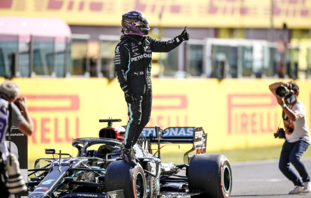 Coronavirus, Hamilton positivo con sintomi lievi, niente Gp Sakhir - 