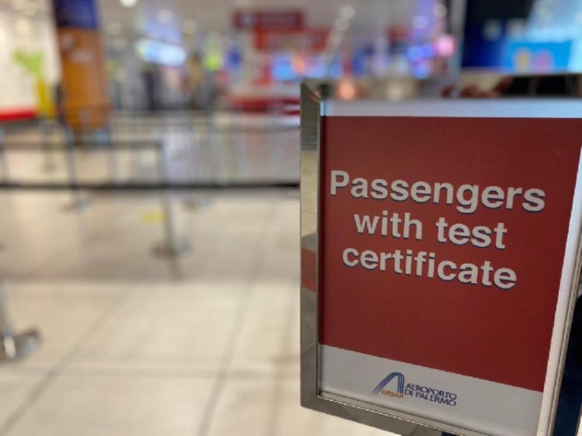 Covid, all’aeroporto di Palermo tamponi rapidi anche per chi parte - 