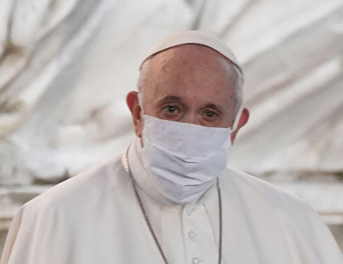 Papa “Vicino a medici e infermieri, grazie per la tenerezza” - 