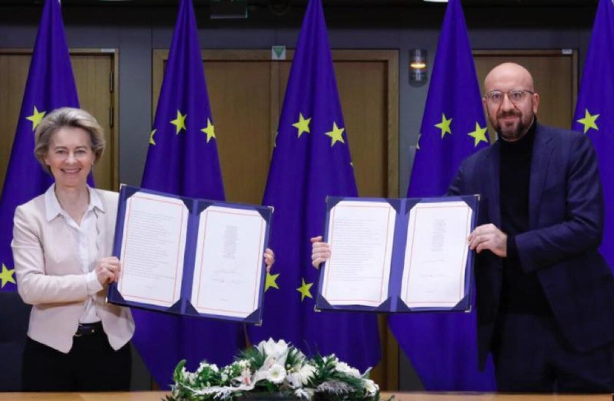 Brexit, von der Leyen e Michel firmano accordo commerciale - 
