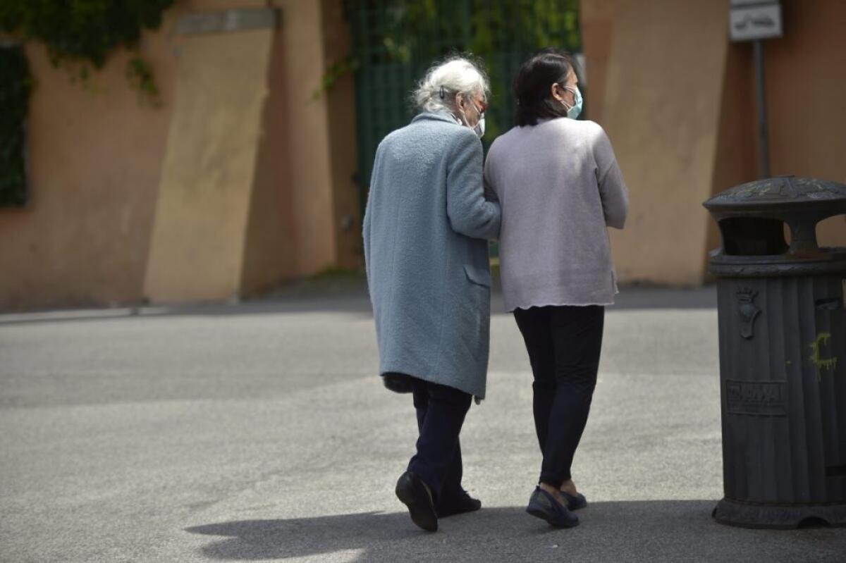 Vaccini, Assindatcolf “Nessuna indicazione per badanti e baby sitter” - 