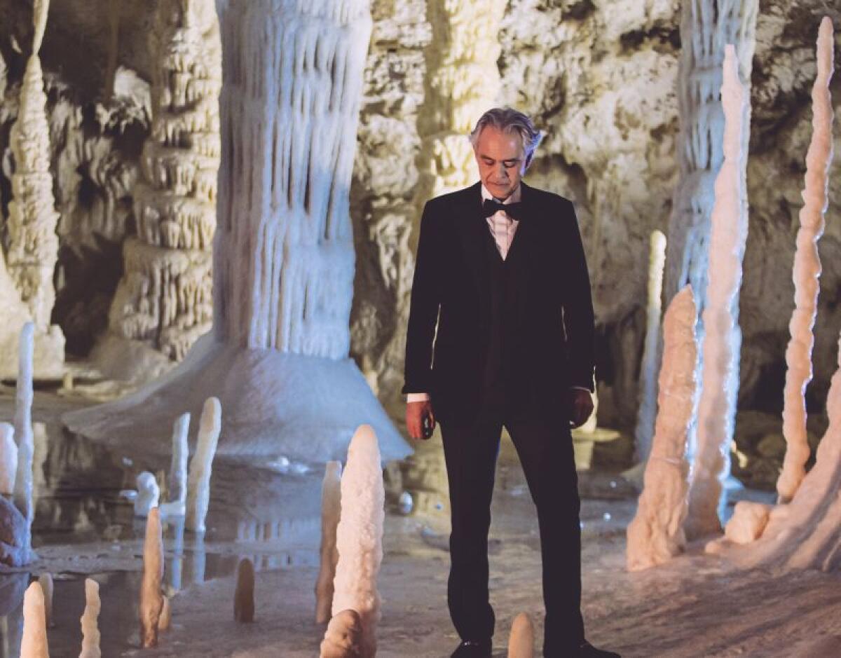 Bocelli canta “Silent Night” nelle grotte di Frasassi - 