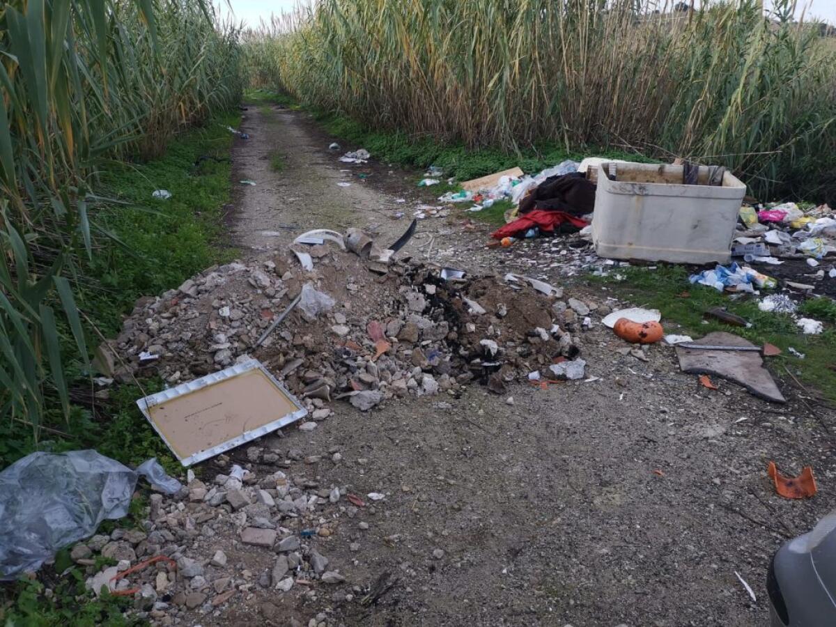 Amianto e rifiuti speciali smaltiti tra i campi di Passo di Piazza - 