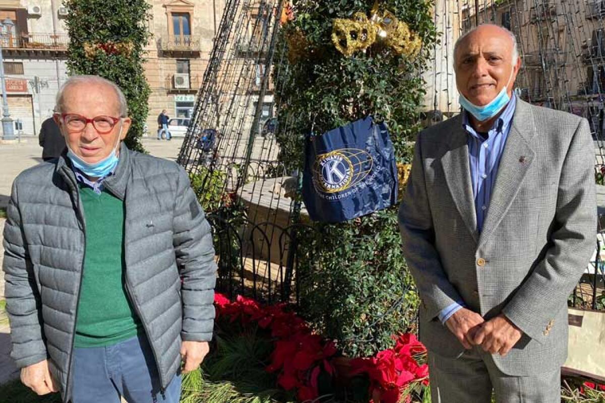 "Spesa sospesa", iniziativa del Kiwanis in favore delle famiglie in difficoltà - Nella foto da sinista: Diego Lana (Presidente Kiwanis Gela) e Giuseppe Abbate (Socio Kiwanis).