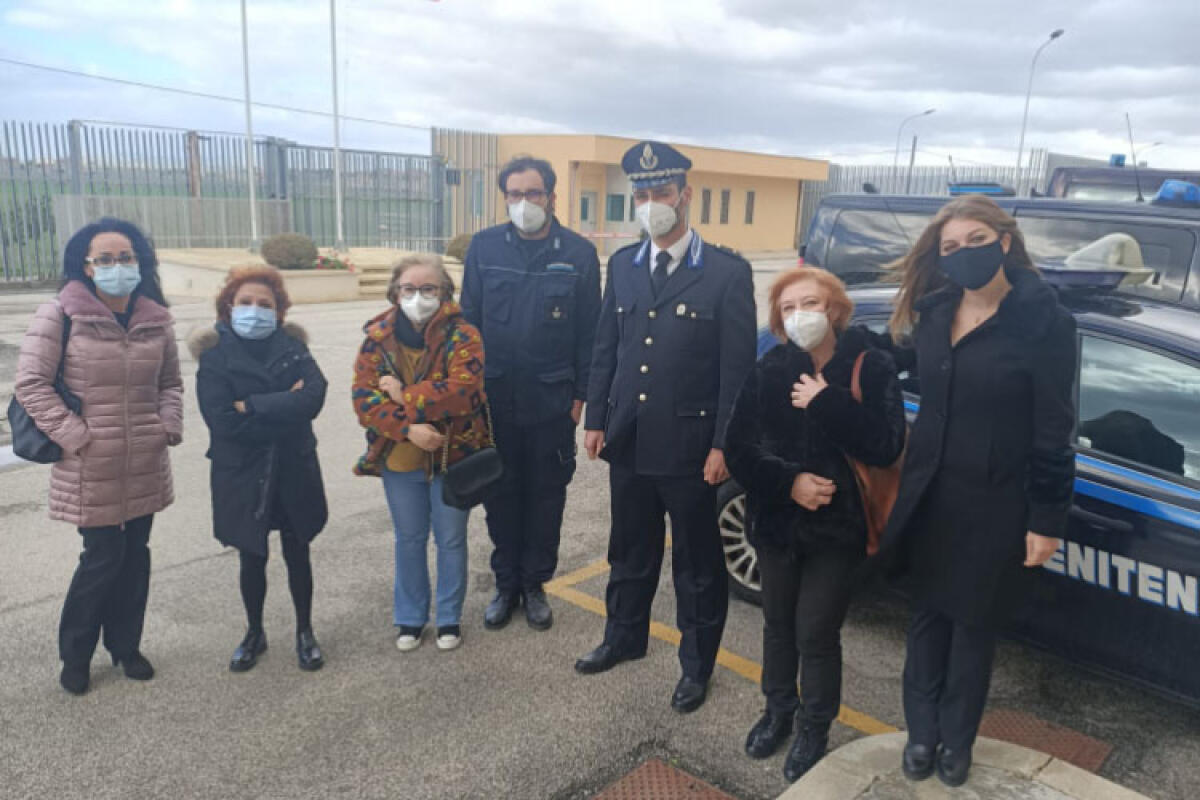 Volontari in carcere, doni per i detenuti - 