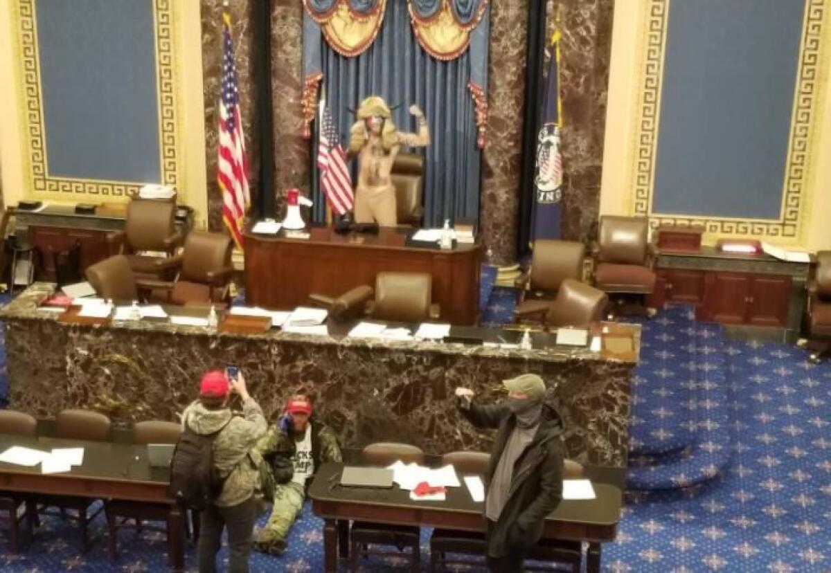 Manifestanti pro-Trump irrompono a Capitol Hill, muore una donna - 
