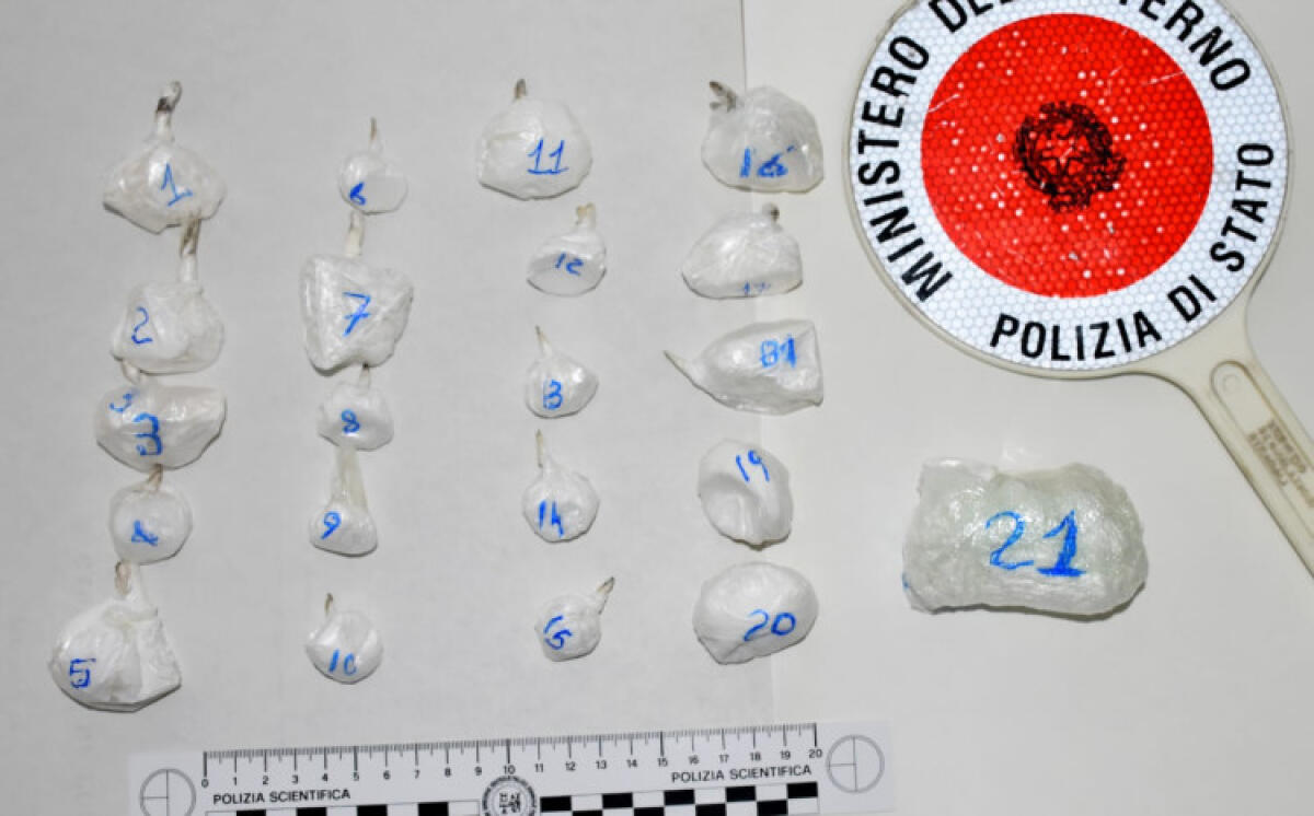 Cocaina anche nell'abitazione, è un diciottenne il giovane arrestato dai poliziotti - La cocaina sequestrata