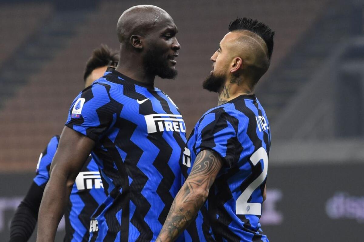 L’Inter batte 2-0 la Juventus, gol di Vidal e Barella - 