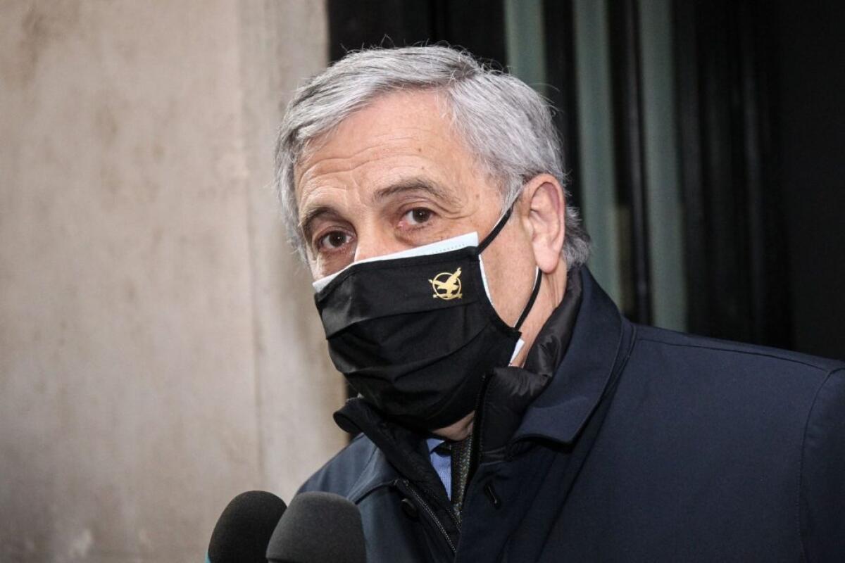 Tajani “inseguono senatori FI, ma nessun rischio fughe” - 