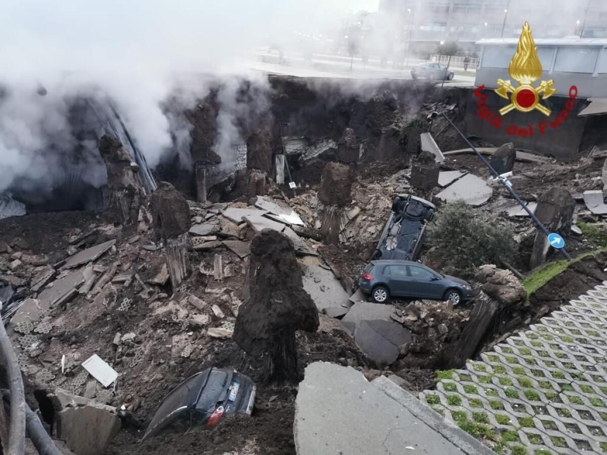 Voragine nel parcheggio dell’Ospedale del Mare di Napoli - 