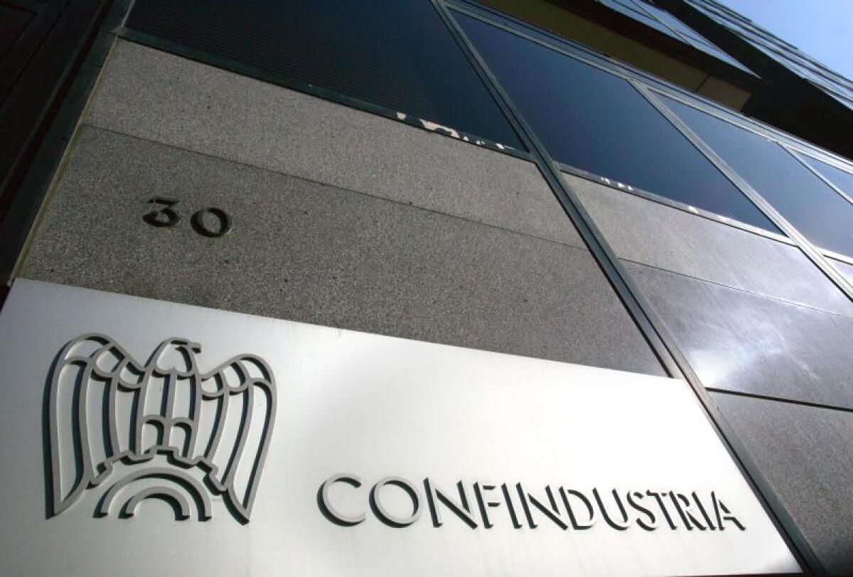 Confindustria, ripresa solo da metà 2021 se ripartono consumi - 