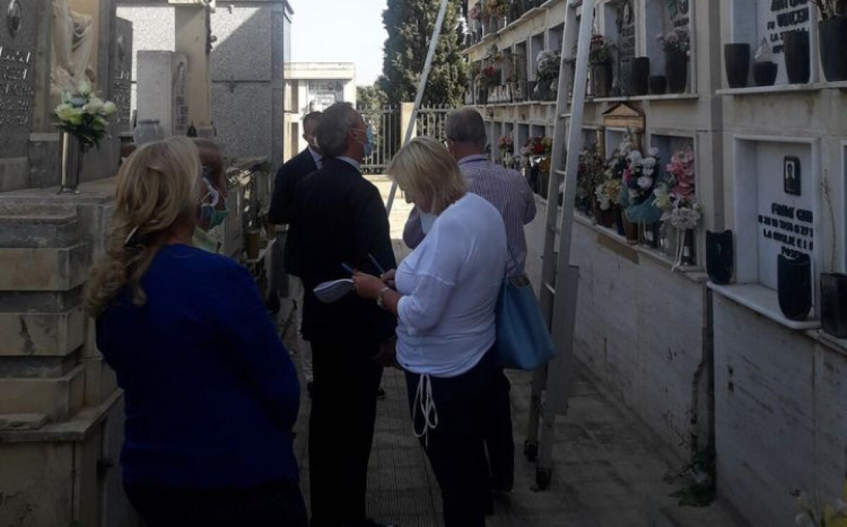 Cimiteri chiusi, genitori giovane defunto: "Non ci fanno stare con nostro figlio" - I genitori di Scalzo si rivolgono al sindaco