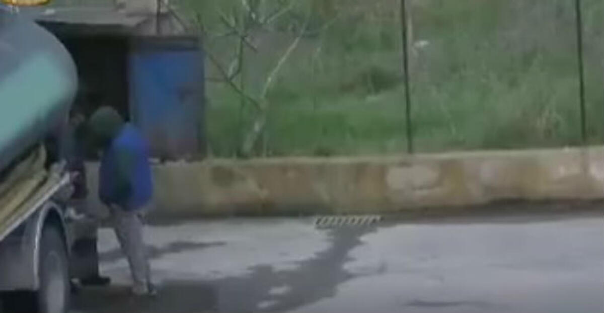 Corruzione per le forniture idriche, dal gup dipendente comunale e un "padroncino" - Gli indagati ripresi durante gli incontri al punto di rifornimento di Montelungo