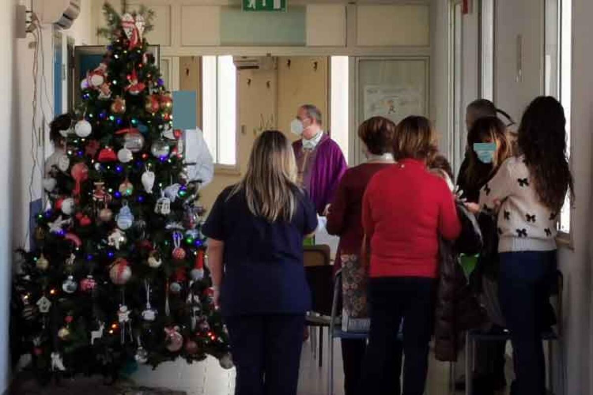 Primo parto 2021, donna trasferita ad Enna: è risultata positiva al Covid - Il reparto di ostetricia e ginecologia durante la messa di Natale