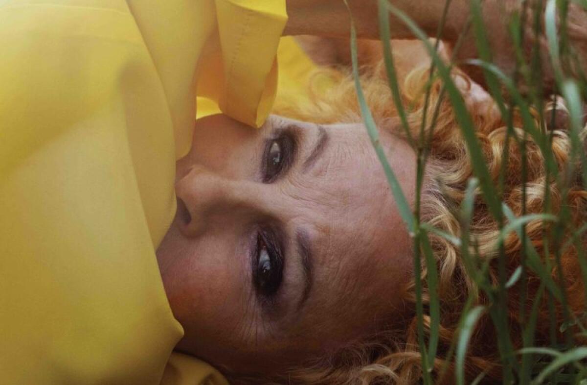 Vanoni, arriva il nuovo singolo “Un sorriso dentro al pianto” -