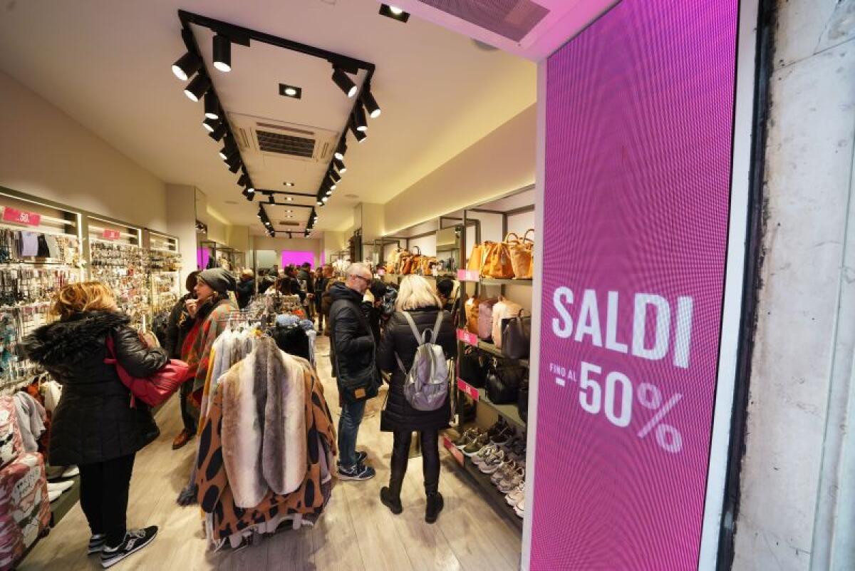 Consumi, saldi al palo e continua la gelata - 