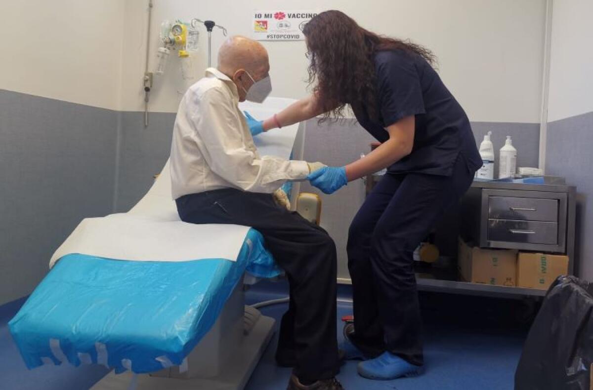 Antonio, 105 anni, è il più anziano dei siciliani ad aver ricevuto il vaccino anti-Covid - 