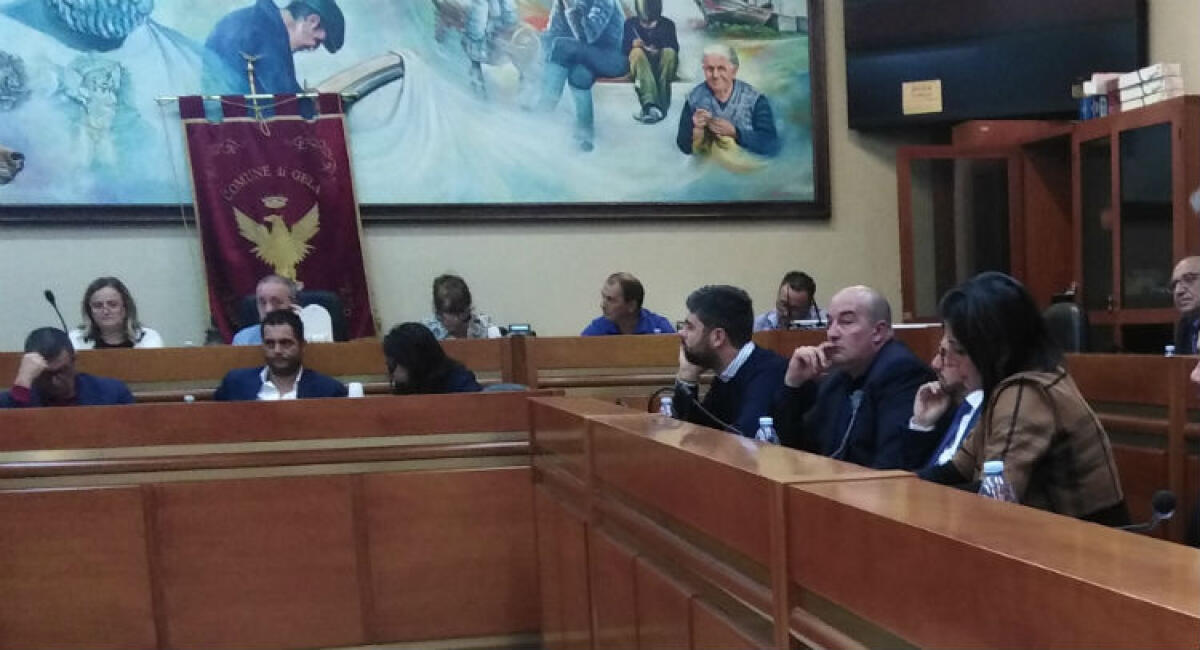 Posto conteso in consiglio, parte giudizio al Cga: memoria alla Corte Costituzionale - In ballo c'è il seggio attribuito a Morselli che è consigliere di "Un'Altra Gela"