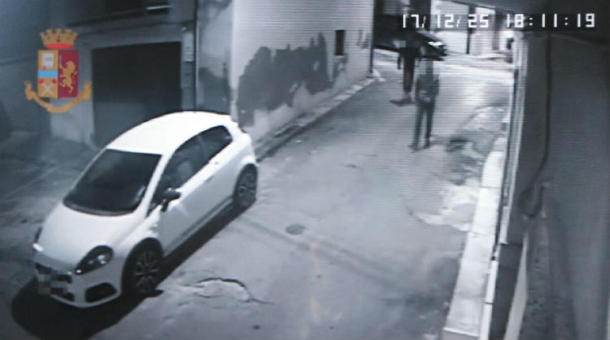Furti e il "colpo" per le armi, inchiesta "Cave canem": ventuno coinvolti dal gup - I poliziotti ricostruirono diversi colpi anche usando le immagini dei sistemi di videosorveglianza