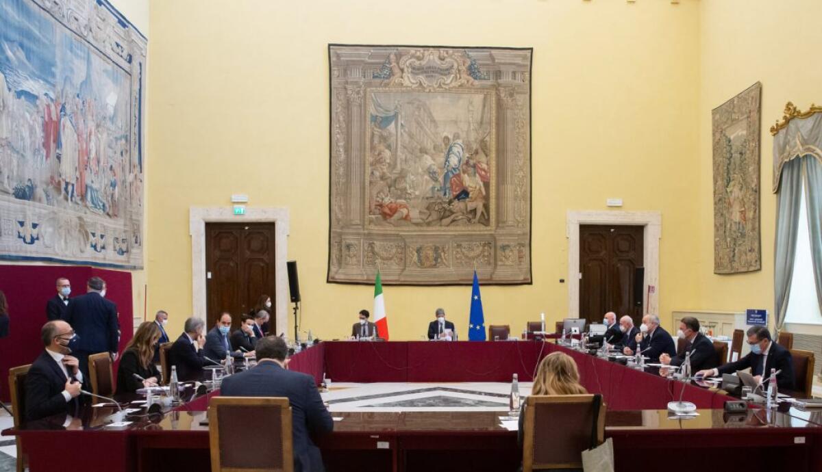 Governo, alla Camera si tratta ancora sul programma - 
