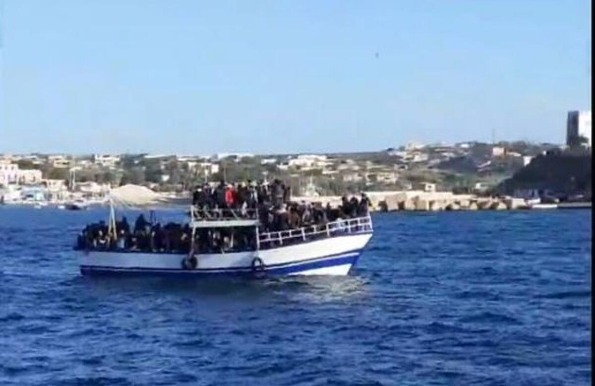 300 migranti sbarcano a Lampedusa, il sindaco “Emergenza senza sosta” - 