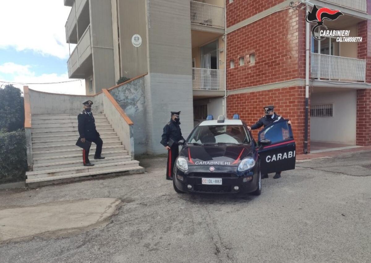 Nascondeva un fucile in un casolare, arrestato in flagranza di reato - 