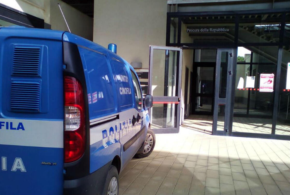 Entrarono in tribunale per scattare foto, chiesto il processo per due giovani - I controlli dopo che venne accertato l'ingresso non autorizzato