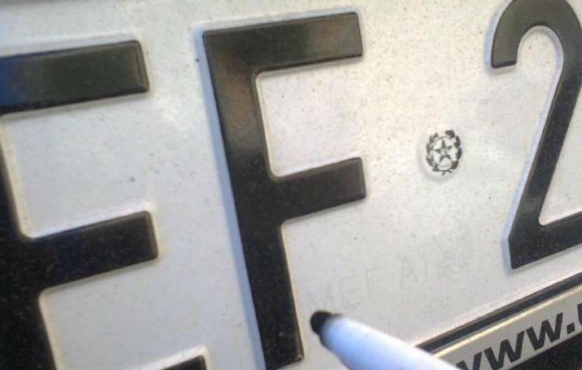 "Non ho causato l'incidente", donna accusata di simulazione di reato: trovata targa - 