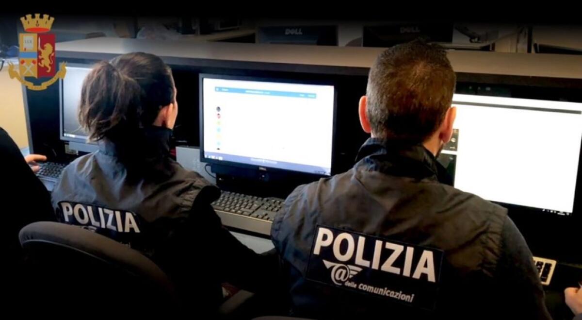 Pedopornografia, a Catania 25 indagati tra cui 15 minorenni - 