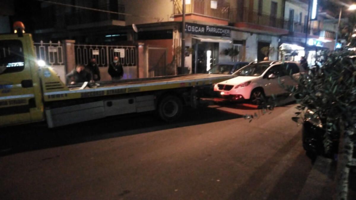L'ombra della mafia dietro agli spari di via Venezia, Parisi verrà interrogato dal gip - L'auto sequestrata dopo gli accertamenti della scientifica