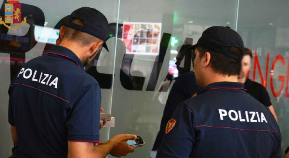 Assembramenti dentro un bar, multa da 400 euro e chiusura per 5 giorni - I controlli sono stati effettuati dalla polizia