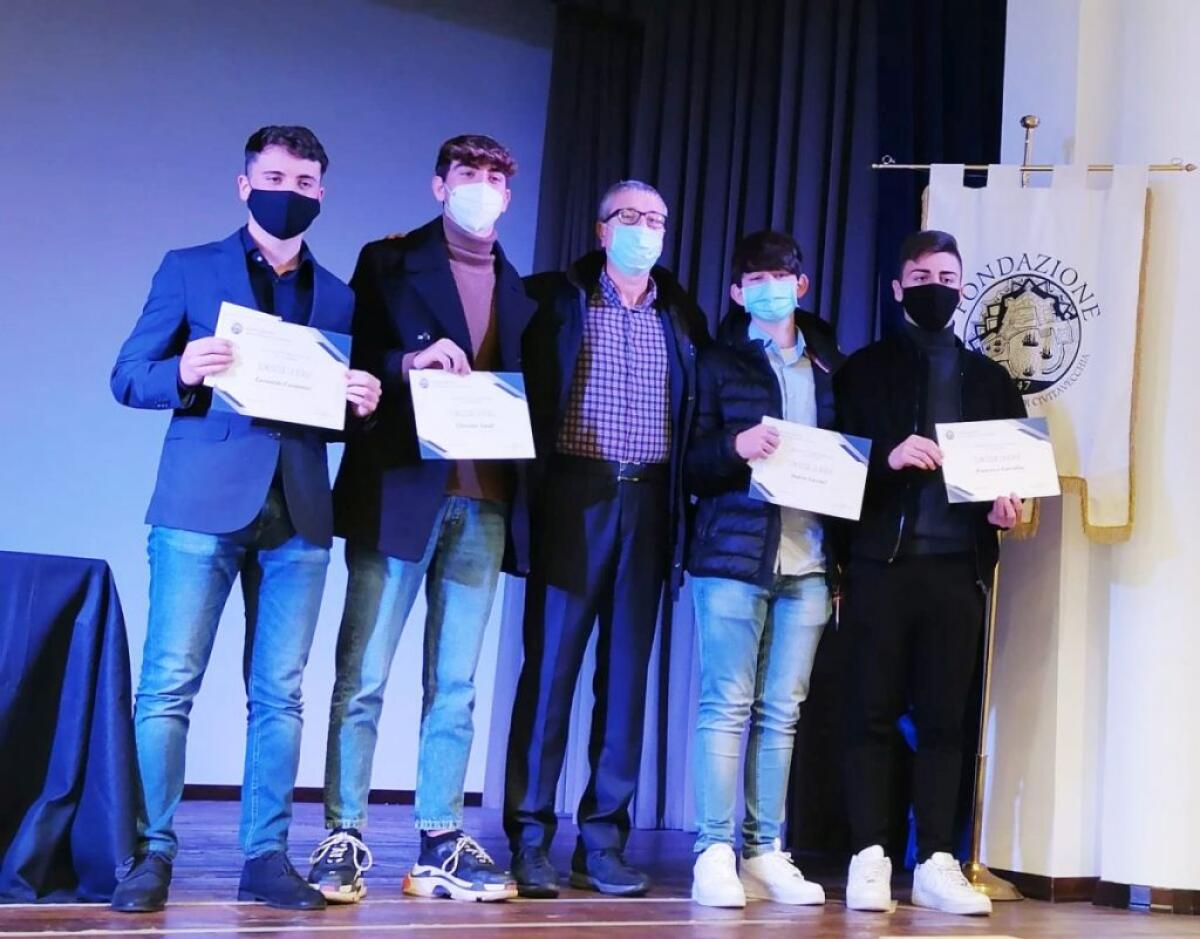 Acri, con “Conoscere la Borsa” il risparmio a portata dei ragazzi - 