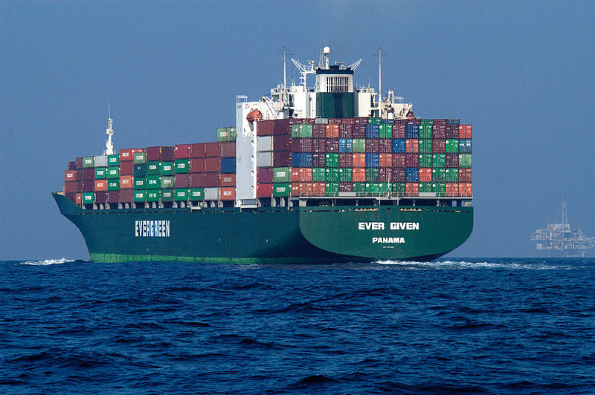 Canale di Suez, disincagliata la nave cargo Ever Given - 