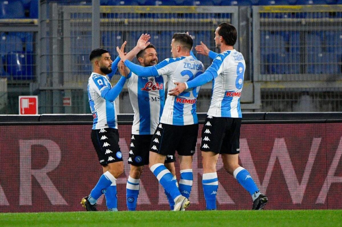 Doppio Mertens, il Napoli vince 2-0 contro la Roma - 