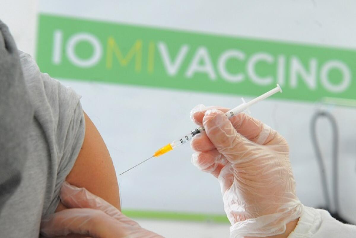 Docente muore a Biella, Piemonte sospende AstraZeneca - 