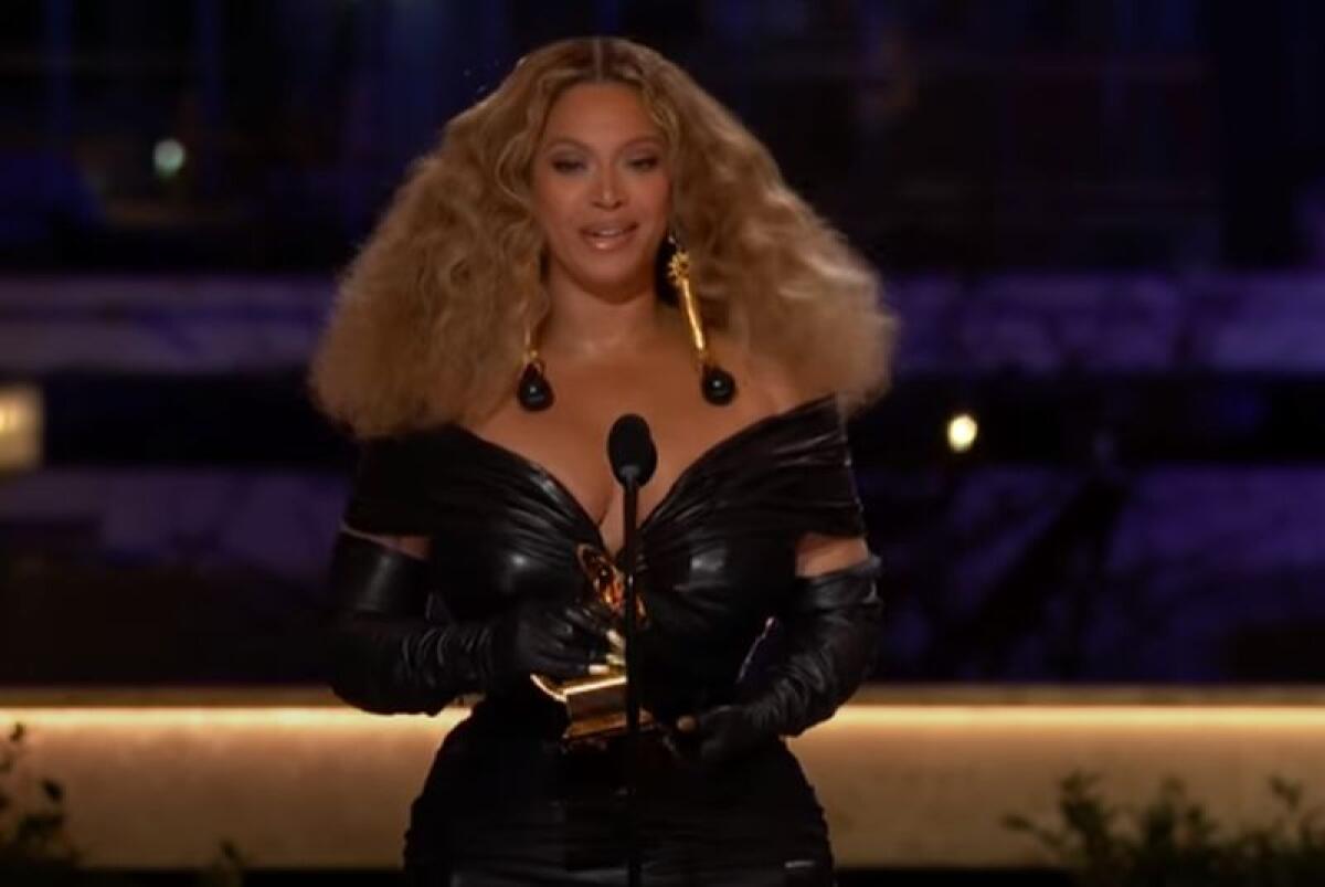 Beyoncè domina i Grammy, Billie Eilish disco dell’anno - 