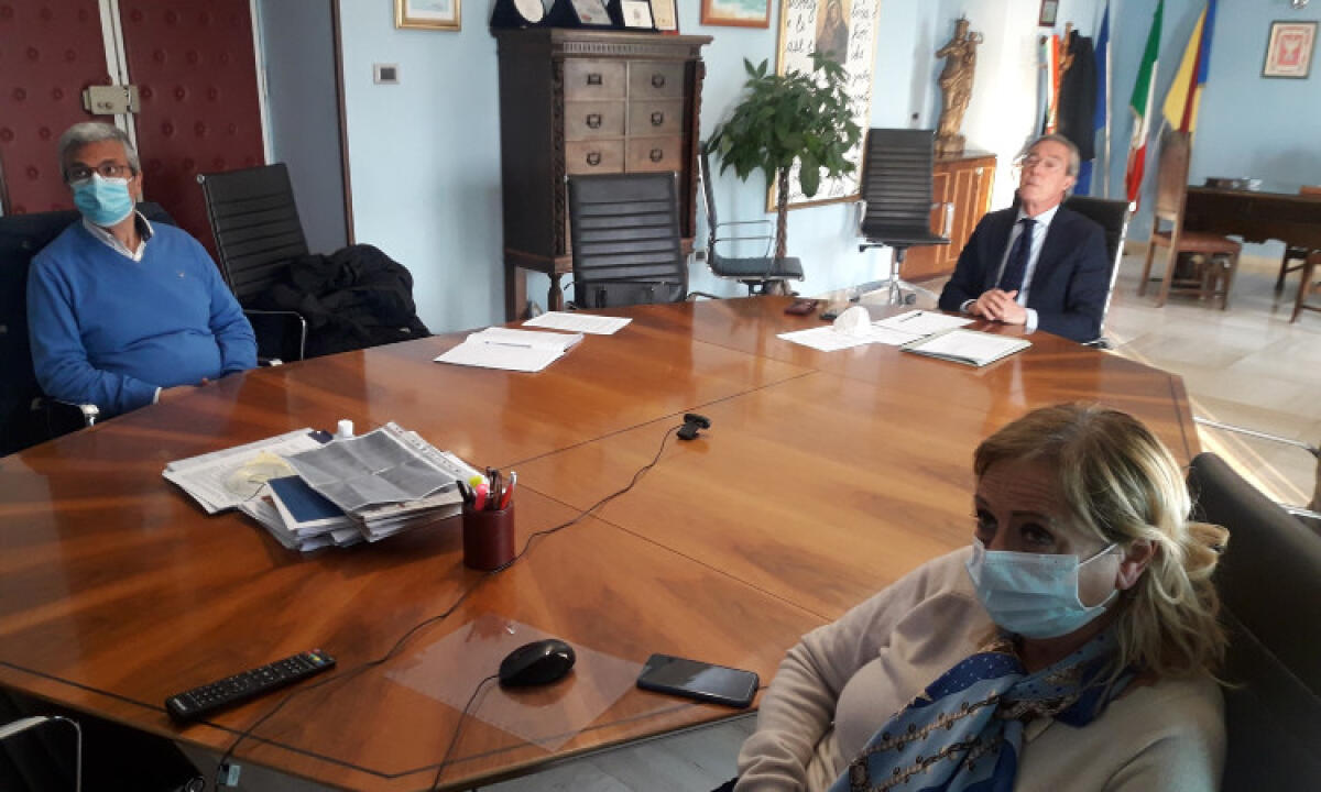 Greco boccia Tekra: "Situazione rifiuti ancora difficile, azienda non rispetta regole" - All'incontro hanno partecipato anche Cosentino e Città