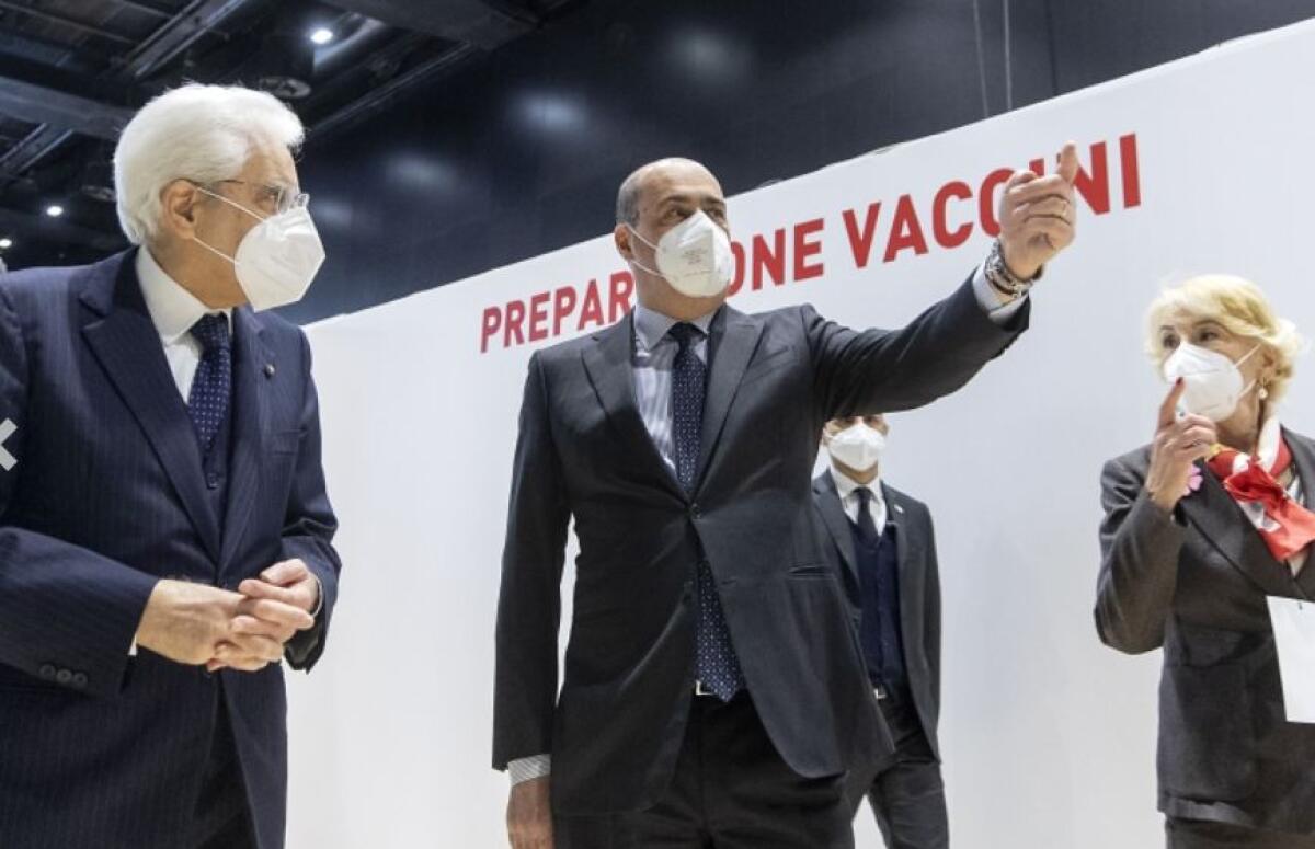 Mattarella visita il centro vaccinale “La Nuvola” a Roma - 