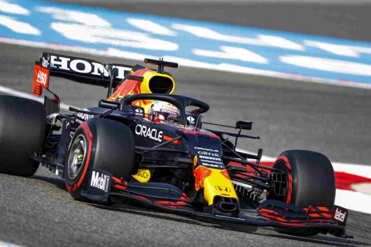Verstappen vola nelle libere in Bahrain, bene Sainz - 