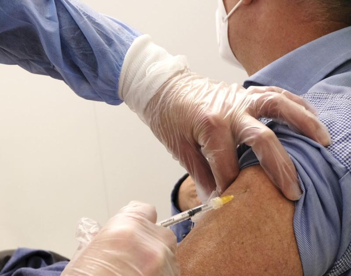 Vaccino, prime dosi Johnson &amp; Johnson dalla seconda metà di aprile - 