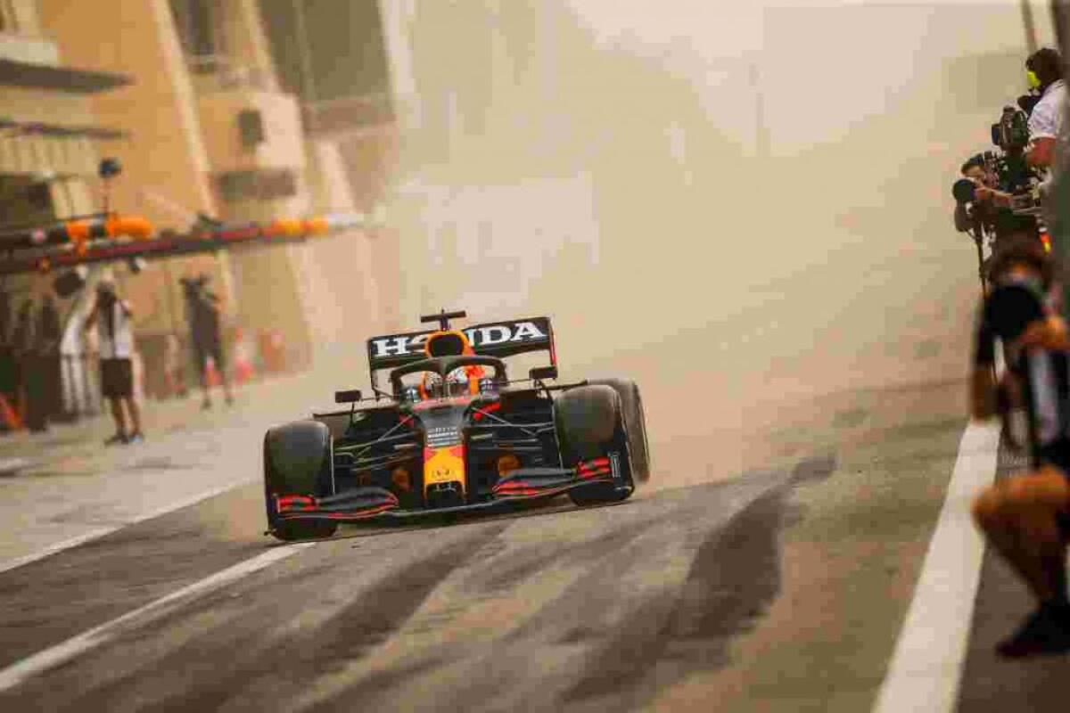Verstappen sfreccia nella prima giornata di test in Bahrain - 