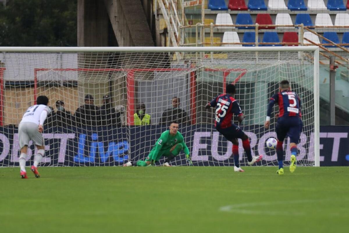 Crotone avanti 2-0 ma il Bologna ribalta e vince 3-2 - 